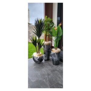 Pots et jardinières en polyester